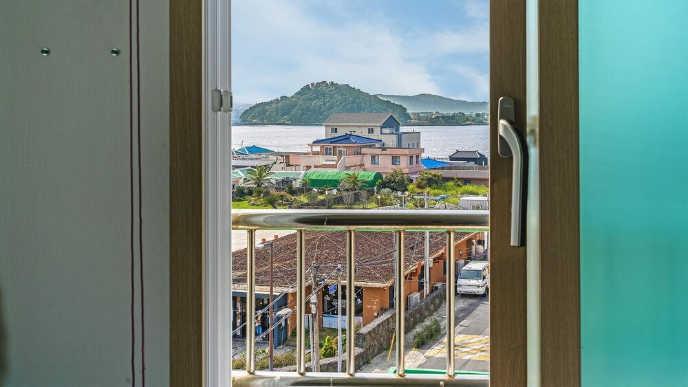 Seogwipo Seongsanposarang Pension, South Korea