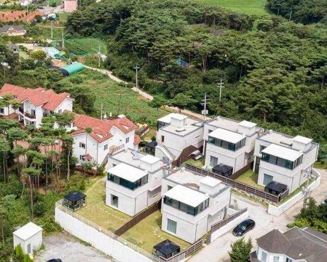 The Mare Pool Villa Pension, Taean, South Korea