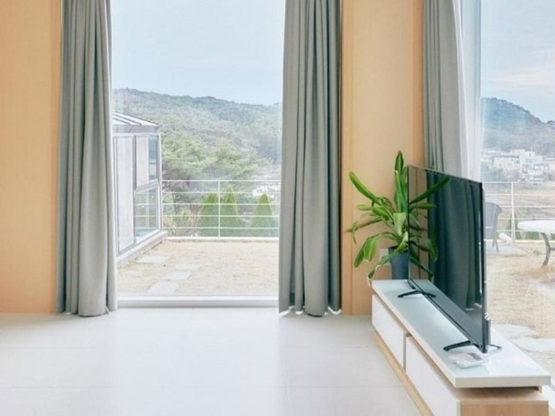The Mare Pool Villa Pension, Taean, South Korea