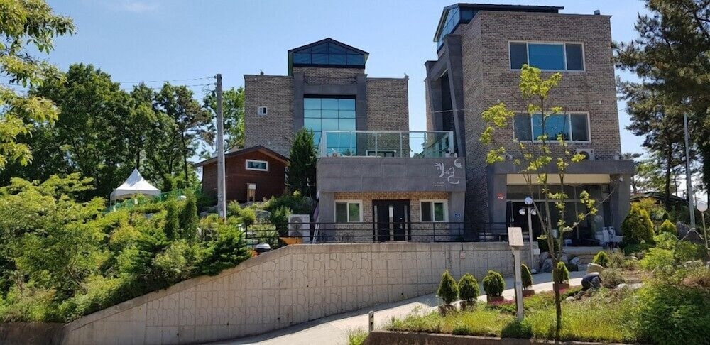 Sun and moon pension, Южная Корея