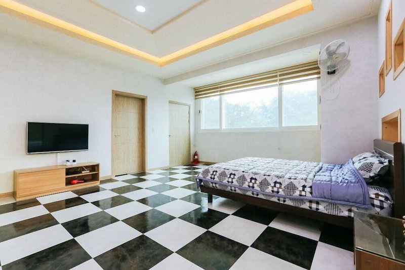 Sun and moon pension, Ansan, South Korea