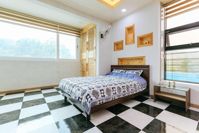Sun and moon pension, Ansan, South Korea