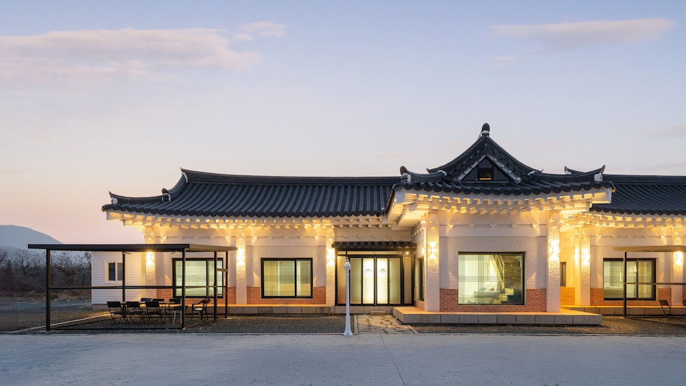 Hotel · Gyeongju Poseokjeong Hanok Pool Villa, Gyeongju