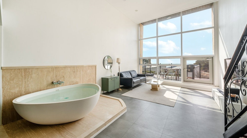 Hotel · Taean Anmyeondo Bohemia Village Pension, Taean