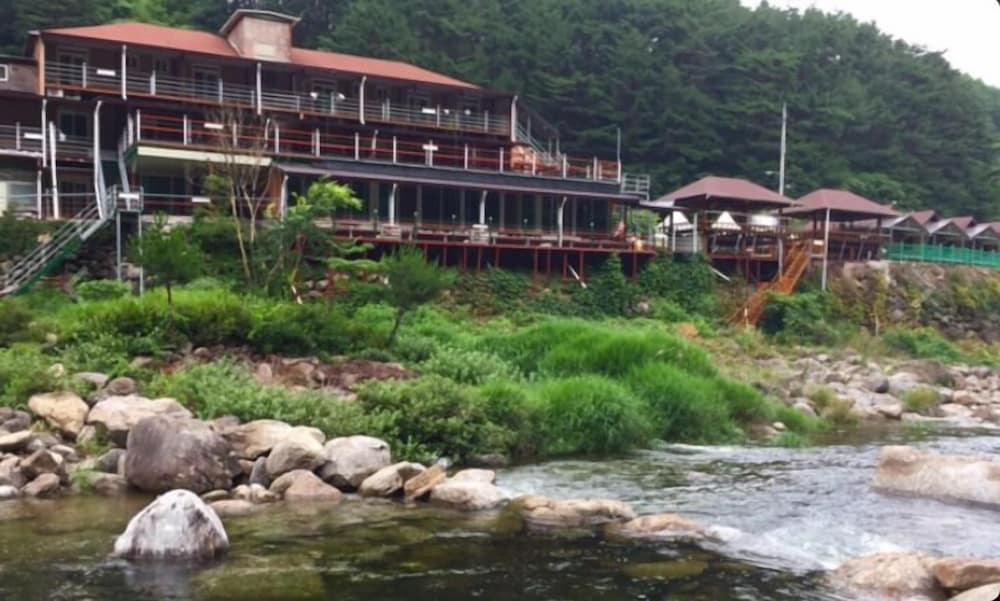 Jirisan Valley Pension, South Korea