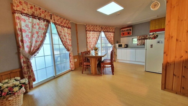 Castel on the hill pension, Hoengseong, South Korea
