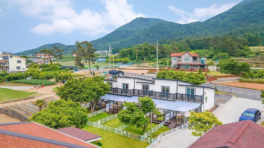 Yeosu Dangdangi Dog Family Pension Gold, Yeosu, South Korea