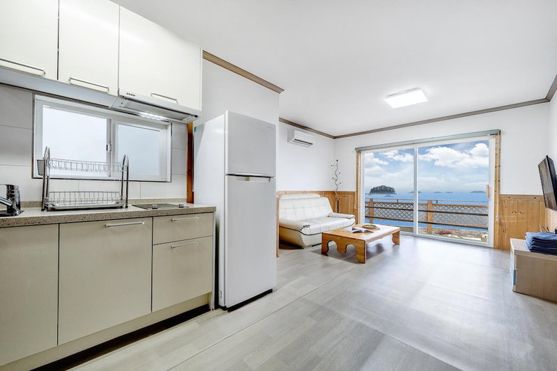 Yeosu Dangdangi Dog Family Pension Gold, Yeosu, South Korea