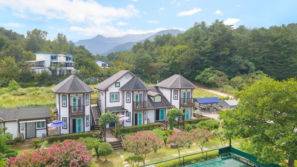 Samcheok Duelkkot Pension, South Korea