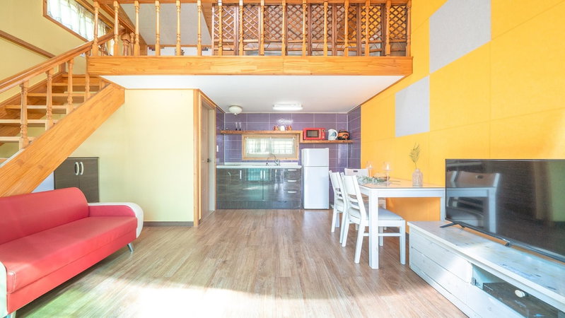 Yeosu Noeul Walk Pet Pension, Yeosu, South Korea