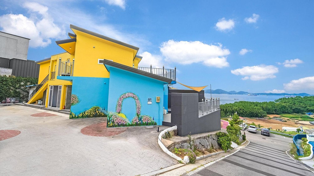 Hotel · Namhae Gooreamyelmae Pension, Namhae