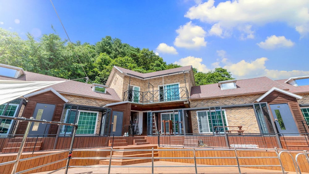 Hotel · Gapyeong Haneulsup Spa Pension, Gapyeong