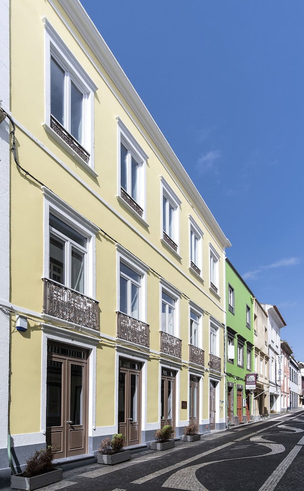 Pé Direito Hostel, Portugal
