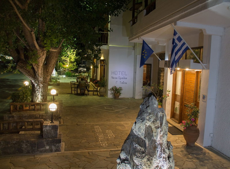 Neos Omalos, Platanias, Greece