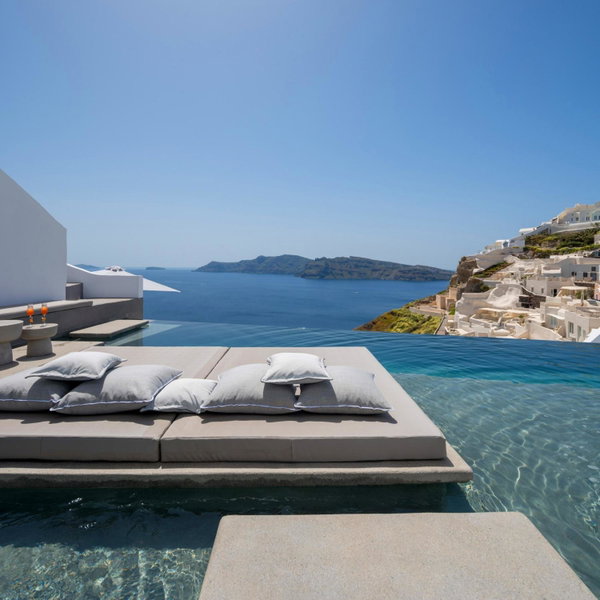 Echoes Luxury Suites, Oia, Greece