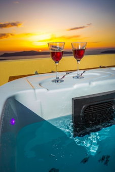Alma Libre Suites, Fira, Greece
