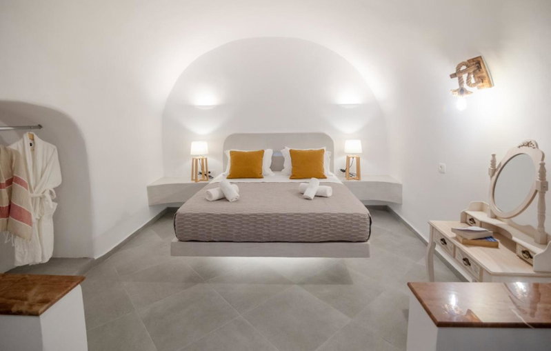 Sun Angelos Oia - Luxury Cave Suites, Oia, Greece