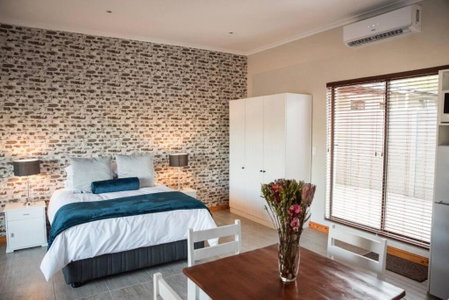 Sol Montis Guest Cottage, Paarl, South Africa