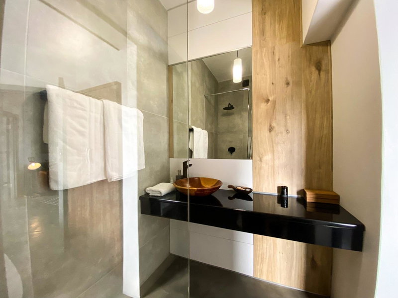 Stay On Main Plett - Contemporary 2-Bedroom Apartment, Plettenberg Bay, South Africa
