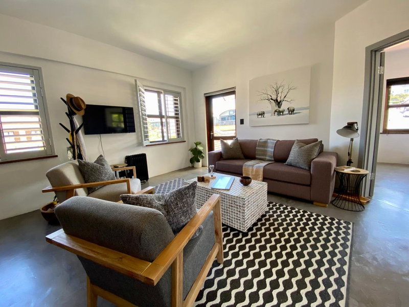 Stay On Main Plett - Contemporary 2-Bedroom Apartment, Plettenberg Bay, South Africa