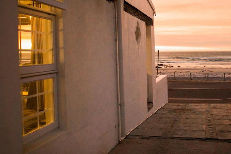 Dreamy Beach Room, Melkbosstrand, South Africa