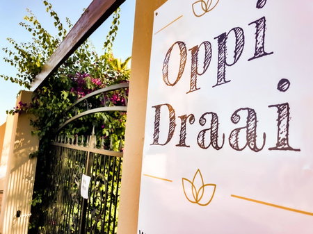Oppi Draai Guesthouse, Oudtshoorn, South Africa