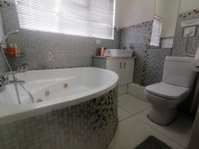 Oppi Draai Guesthouse, Oudtshoorn, South Africa
