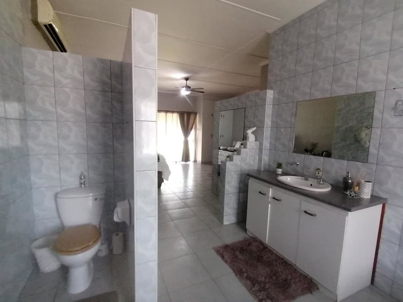 Oppi Draai Guesthouse, Oudtshoorn, South Africa