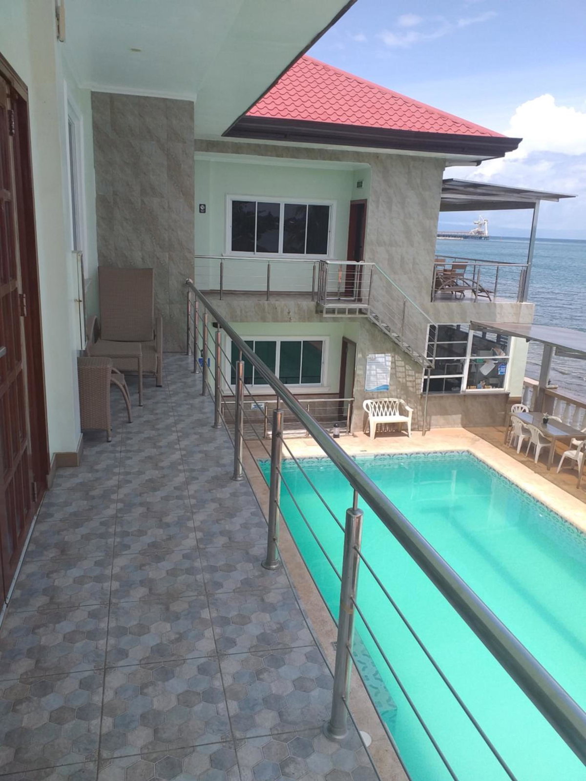 Hotel · Ocean Breeze Resort, Toledo