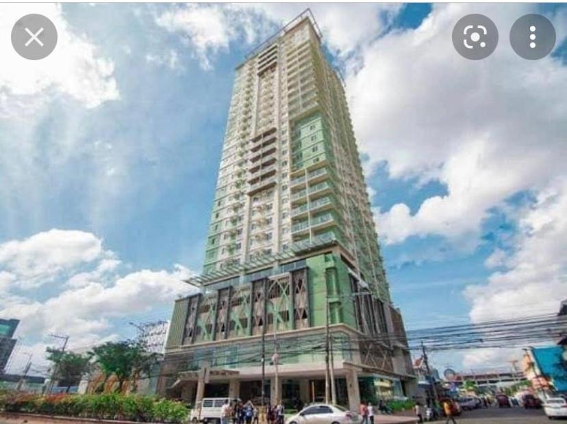 Sunvida Condo across SM City Cebu w/ WIFI and View, Cebu City, Philippines