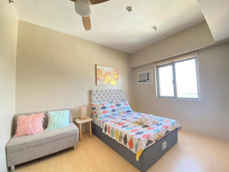 Sunvida Condo across SM City Cebu w/ WIFI and View, Cebu City, Philippines