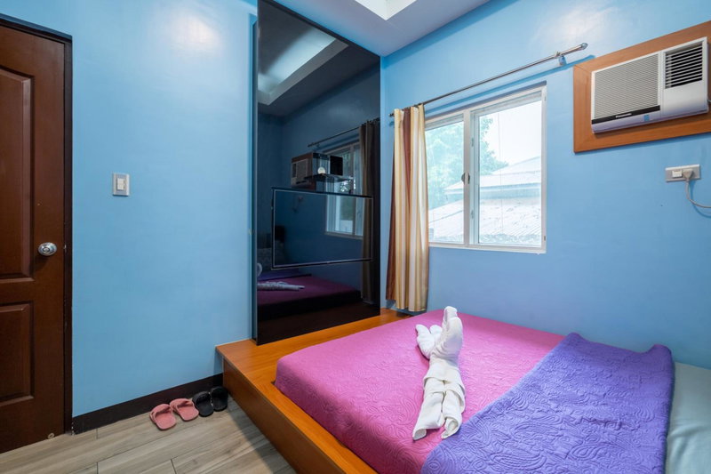Casa Heradurra Uno/Dos, Manila, Philippines