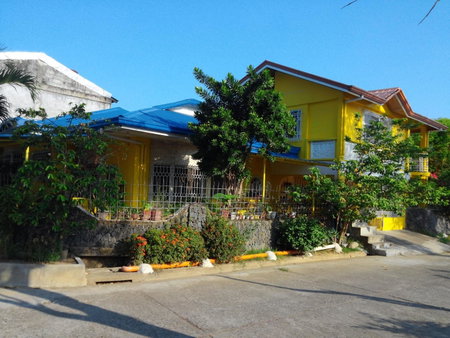 Yellow House Vacation Rental, Subic, Philippines
