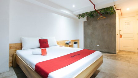 RedDoorz Plus at Boni Avenue Mandaluyong, Manila, Philippines