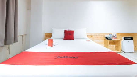 RedDoorz Plus at Boni Avenue Mandaluyong, Manila, Philippines