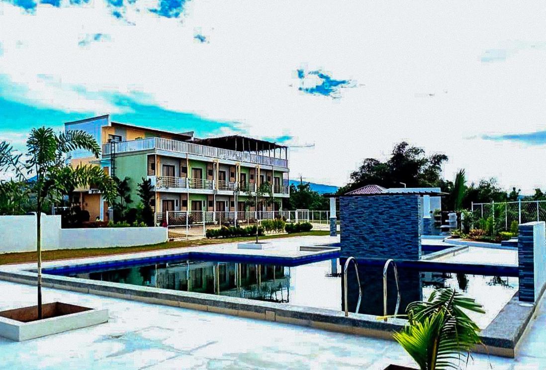 Jeanines Travellers Inn by RedDoorz, Philippines