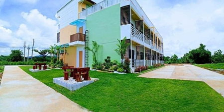 Jeanines Travellers Inn by RedDoorz, Morong, Philippines