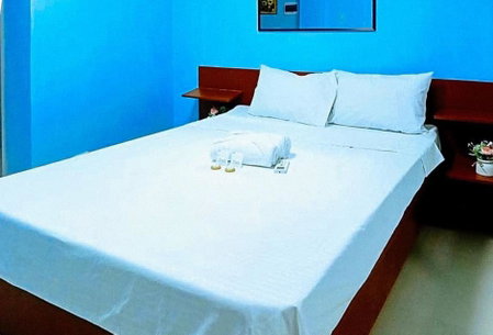 Jeanines Travellers Inn by RedDoorz, Morong, Philippines