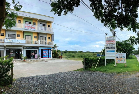 Jeanines Travellers Inn by RedDoorz, Morong, Philippines