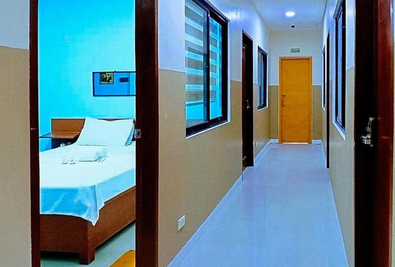 Jeanines Travellers Inn by RedDoorz, Morong, Philippines