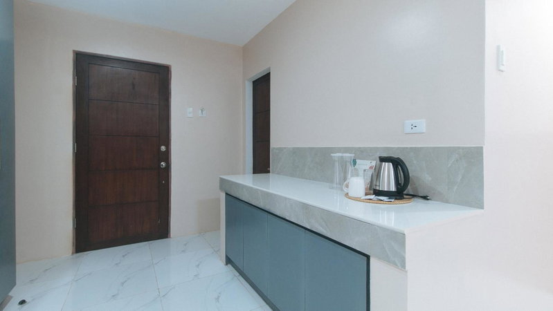 RedDoorz at Happy Stay Apartelle, Dauis, Philippines