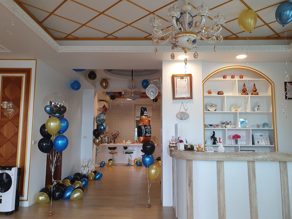 Honeysuckle Family Castle, Taiwan