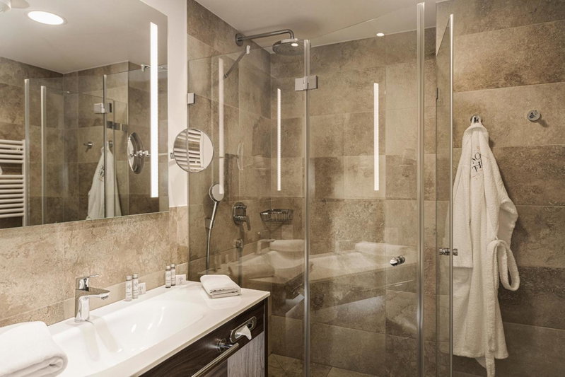 Hotel Norica - Thermenhotels Gastein mit dem Bademantel direkt in die Therme, Bad Hofgastein, Austria