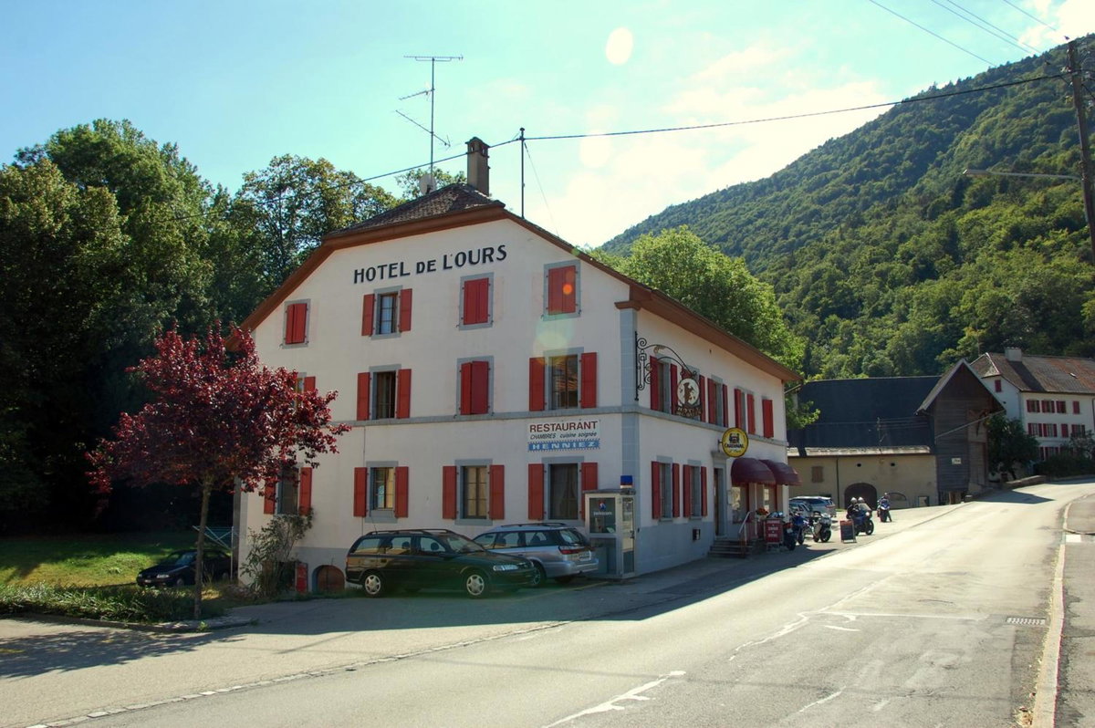 Hotel · Hôtel de l'ours, Vuiteboeuf