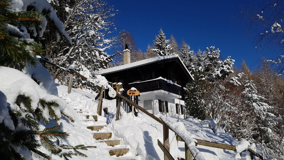 Charming chalet with panoramic view and private parking in Gruyère, Switzerland