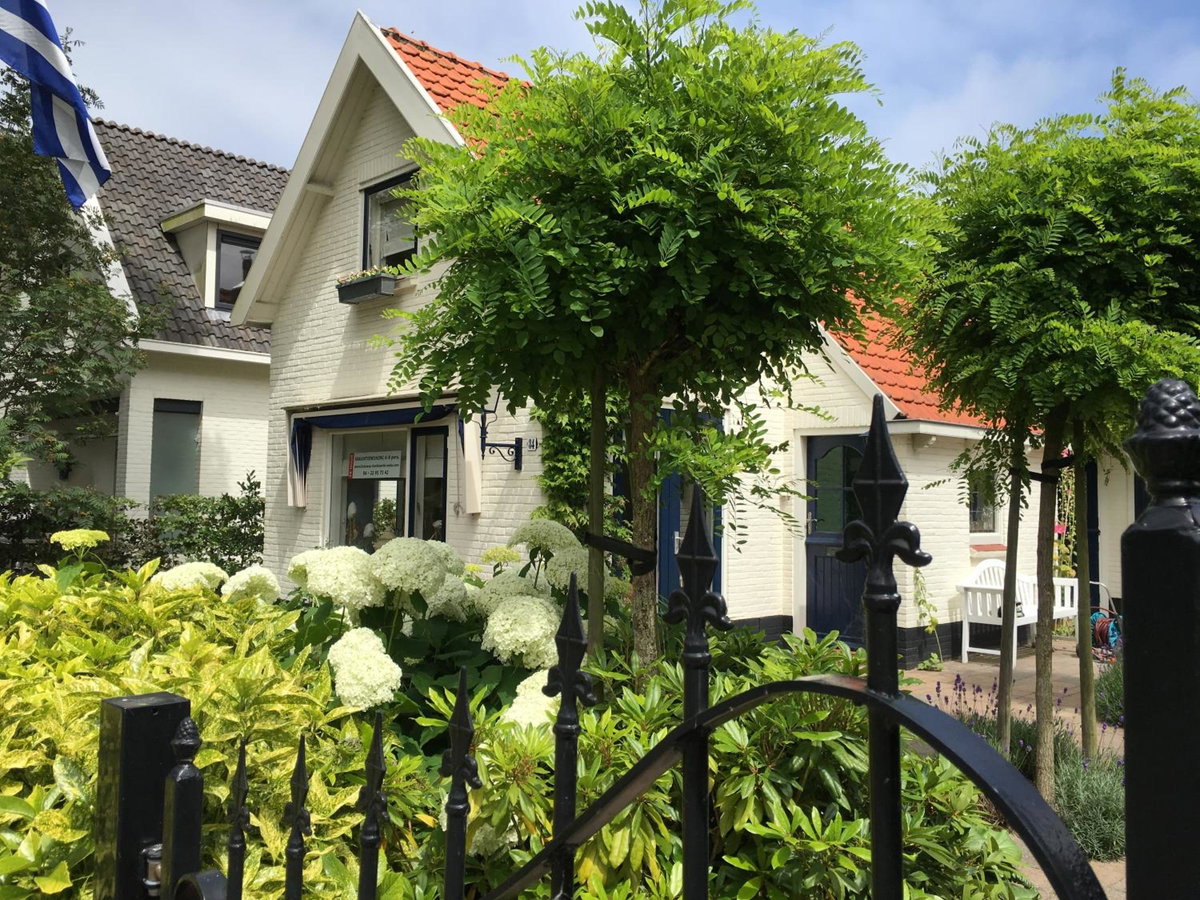 Pittoresque house near the beach, The Netherlands