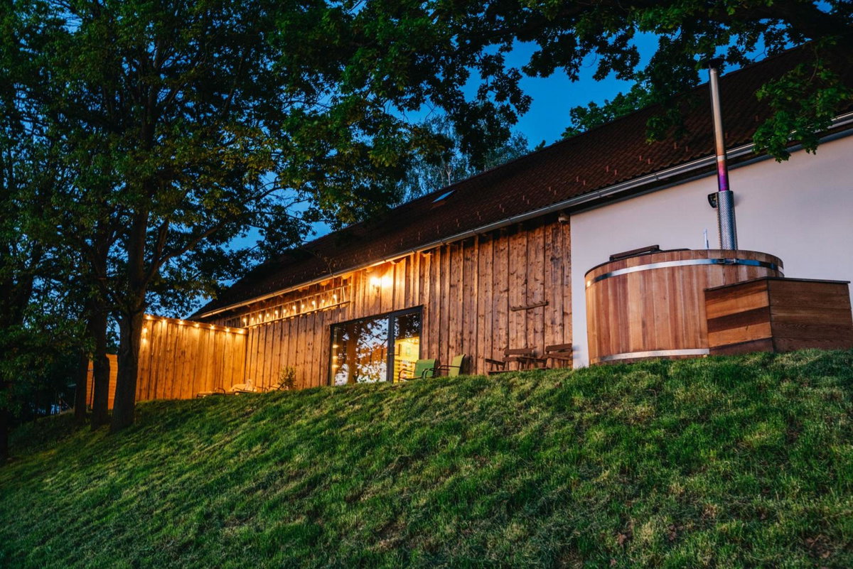 Hotel · Andělský Dvůr, Světce