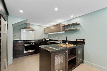 Lake Front 3-bedroom Apartment with Lake Access, Queenstown, New Zealand