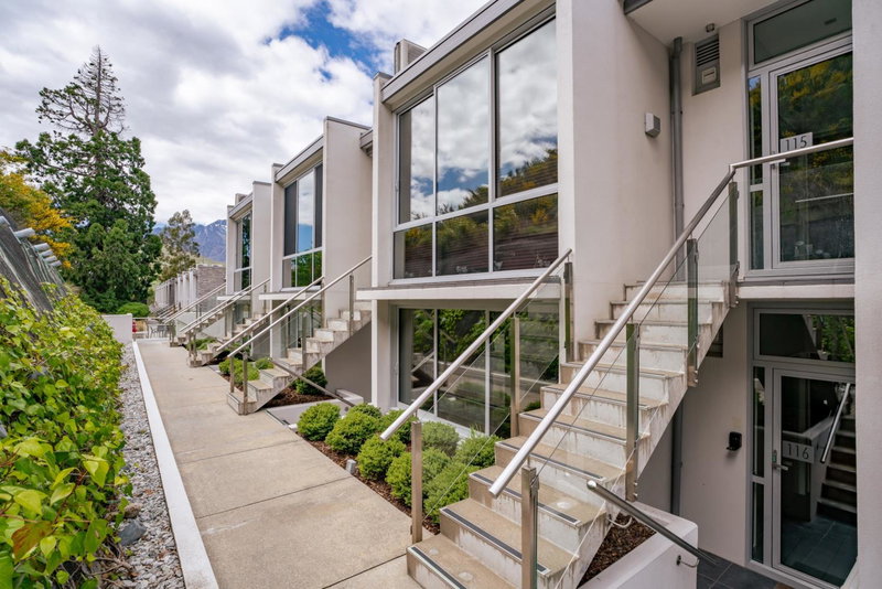 Modern Executive Living in Pounamu - 16, Queenstown, New Zealand