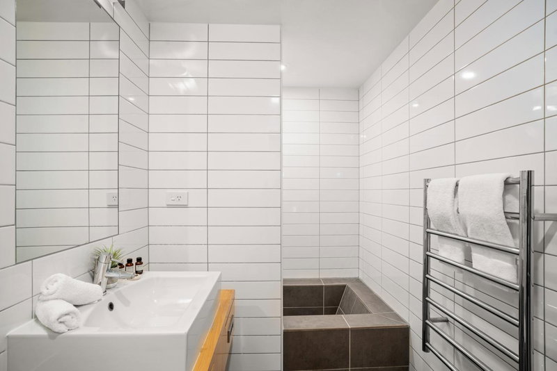 Modern Executive Living in Pounamu - 16, Queenstown, New Zealand